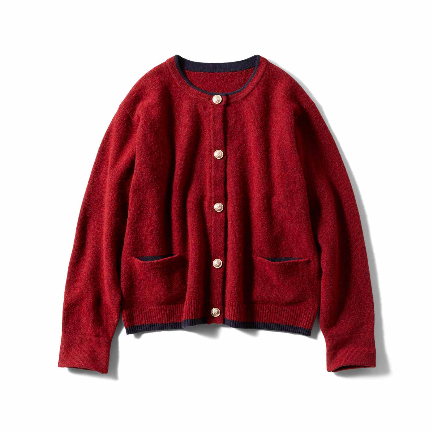 Live in  comfort|金ボタンが品よく映えるニットカーディガン〈レッド〉